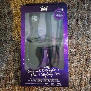 Wet Brush and 2-in-1 Styling Iron Gunmetal